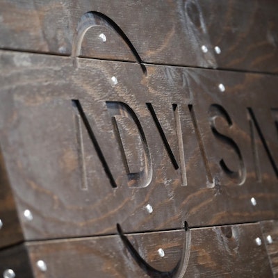 Advisar brand sign
